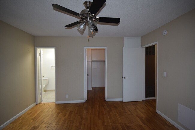 Building Photo - 10745 Hortense St