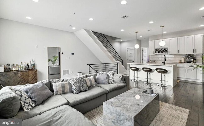 Building Photo - 2813 Tilton St