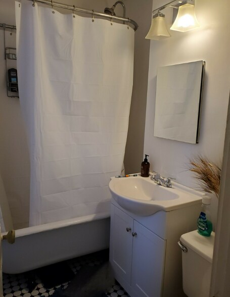 Building Photo - 120 Brainerd Rd