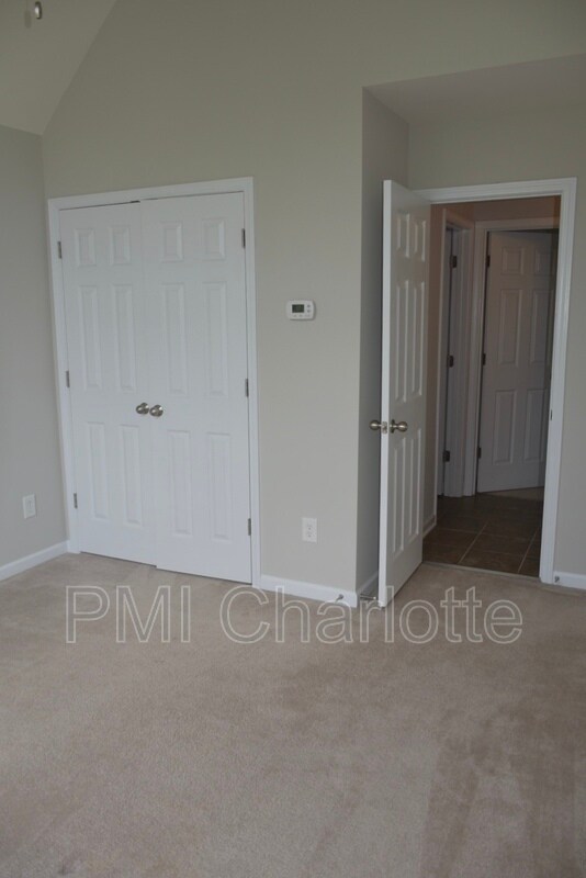 Building Photo - 307 Glennallen Rd