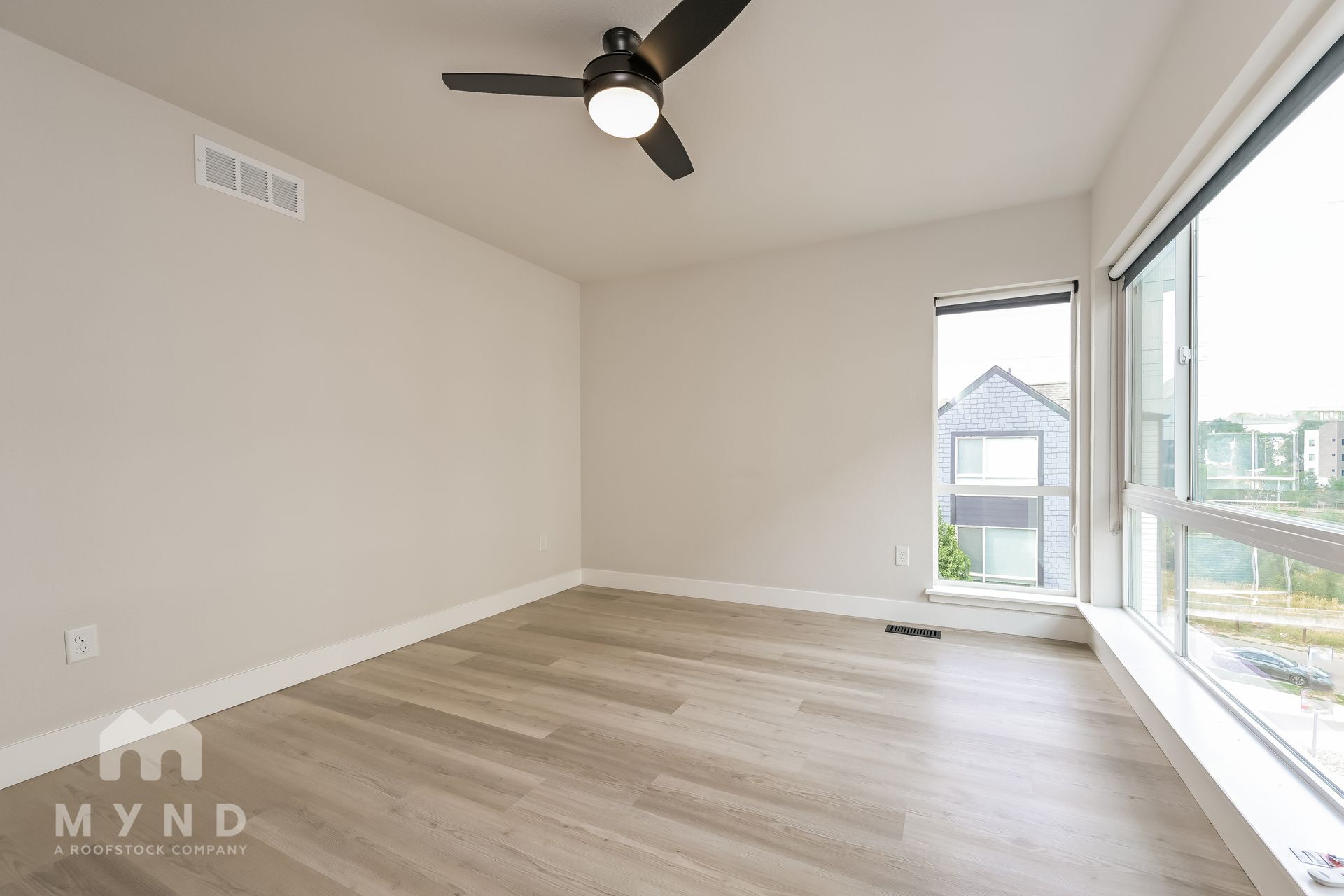 Building Photo - 1079 Chase St