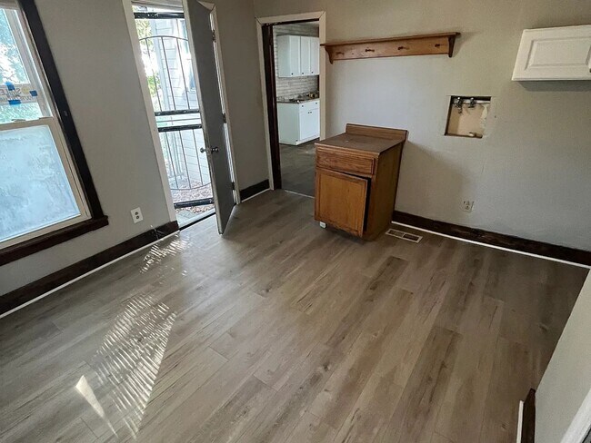 Building Photo - Comfortable  3-Bedroom Home in Cleveland