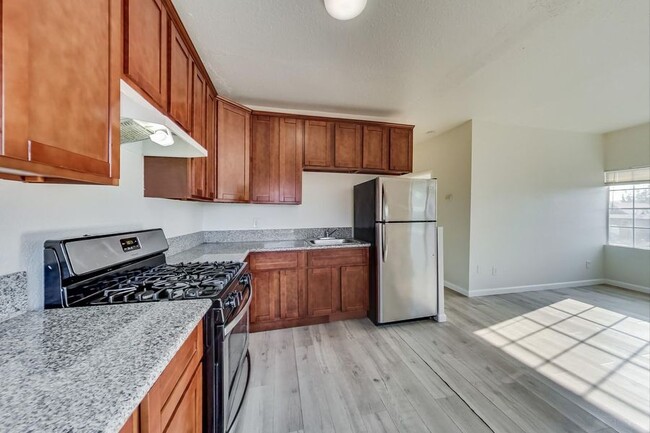 Building Photo - Updated Apartment near BART - 1 Month Free!