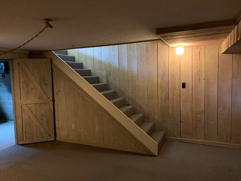 Building Photo - 219 Eisenhower Dr