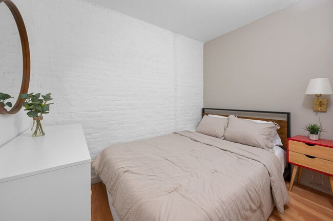 Building Photo - 309 W 28th St