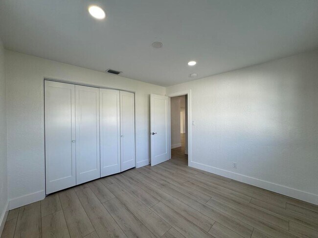 Building Photo - 2/2 plus Bonus Room in Ormond By the Sea