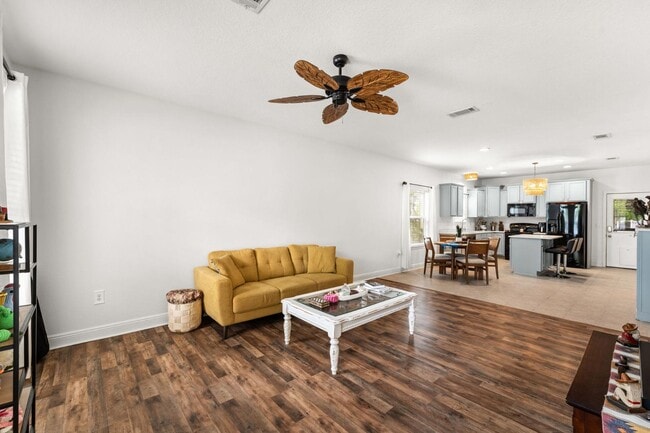 Building Photo - 486 Fanny Ann Way