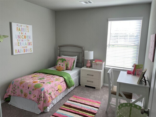 Building Photo - 25484 Northpark Lake Dr