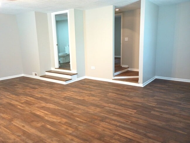 Building Photo - 4 Bedroom 3 Bath Coming Available!!