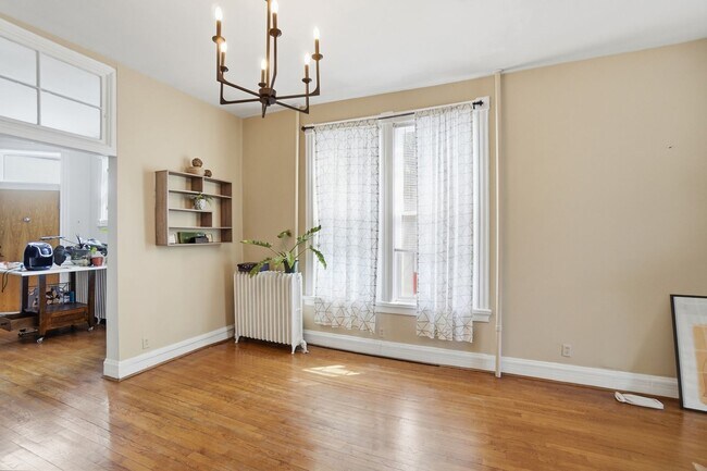 Building Photo - 1220 Louden St
