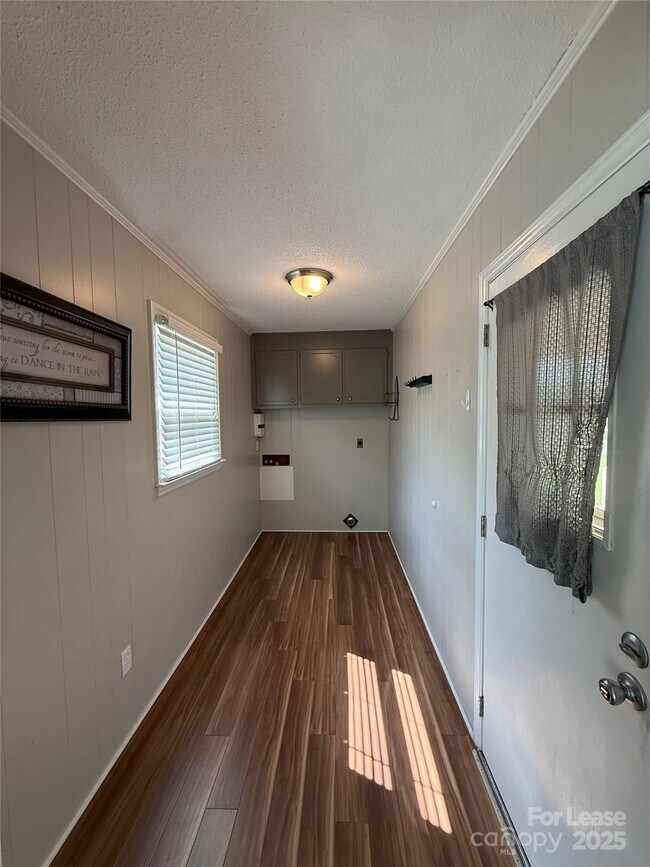 Building Photo - 4712 Jamee Dr
