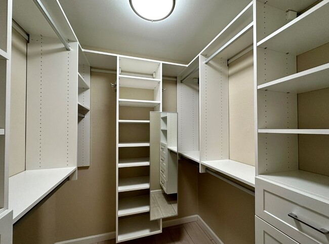 Building Photo - 2bd/1.75ba Kirkland Condo