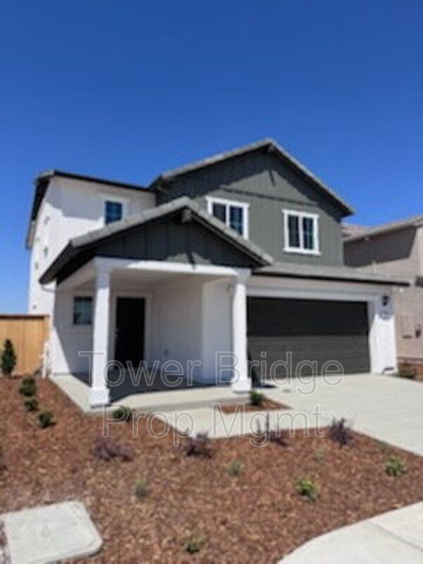 Building Photo - 2033 Stargate Dr