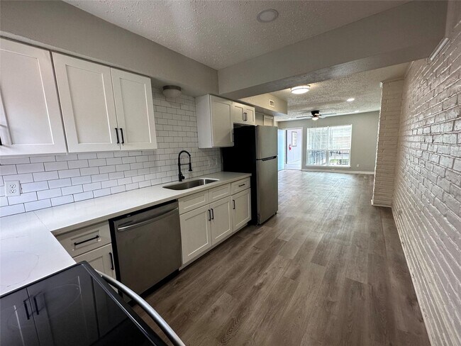 Building Photo - 9711 Linkmeadow Ln