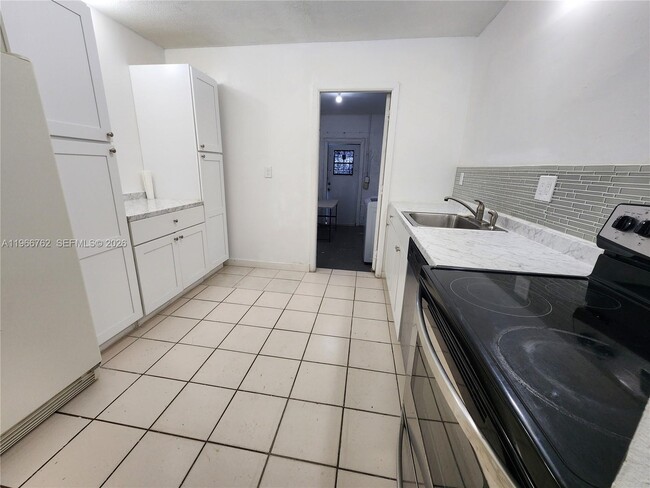 Building Photo - 16311 SW 102nd Ct