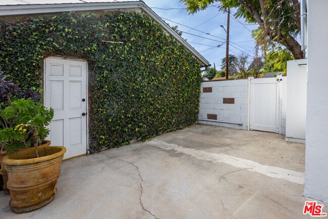 Building Photo - 14006 Runnymede St