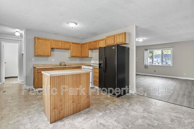 Building Photo - 3639 Richelieu Rd