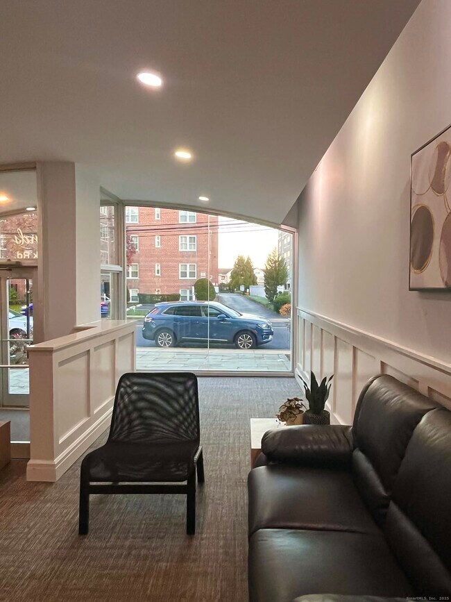 Building Photo - 30 Glenbrook Rd