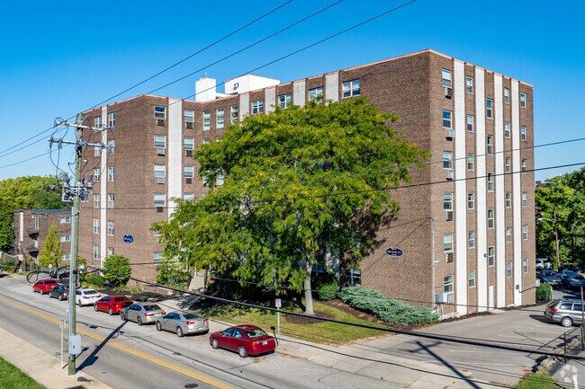 Building Photo - 310 Oak