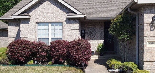 Building Photo - "Charming 3 Bedroom Home with 2 Full Baths in Jonesboro, AR - Don't Miss Out!"