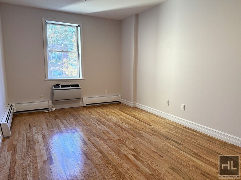 Building Photo - 6 AVENUE