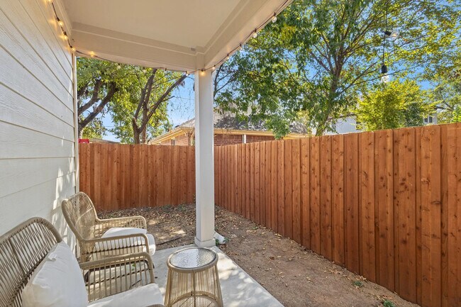 Building Photo - 3122 Chihuahua Ave