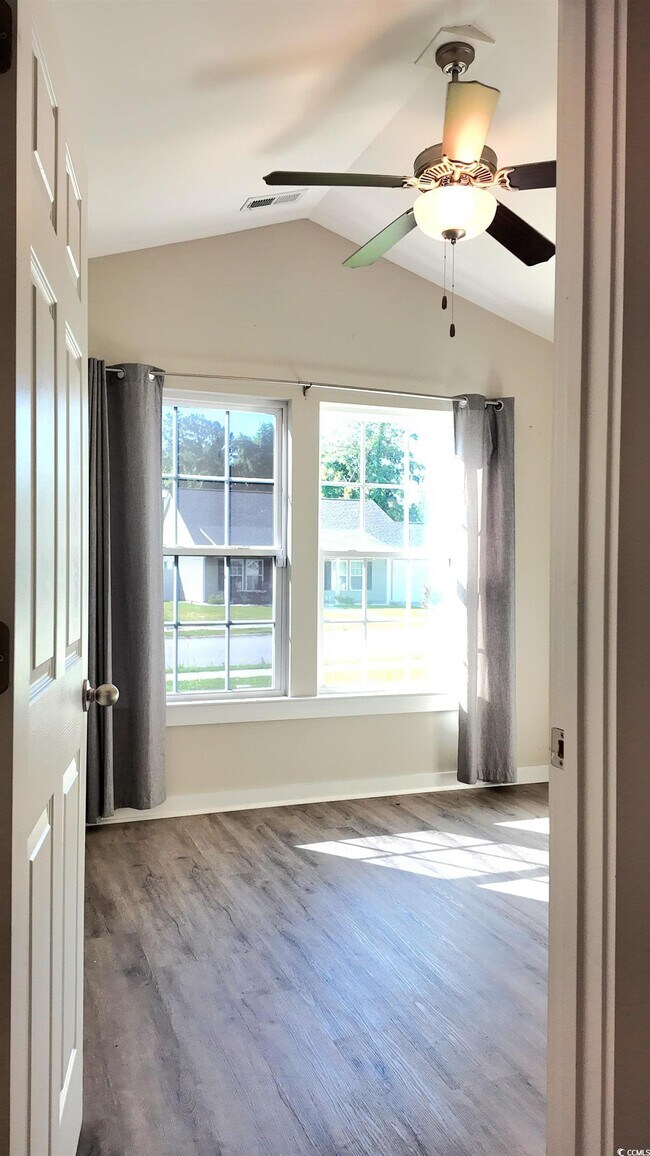 Building Photo - 1561 Heirloom Dr