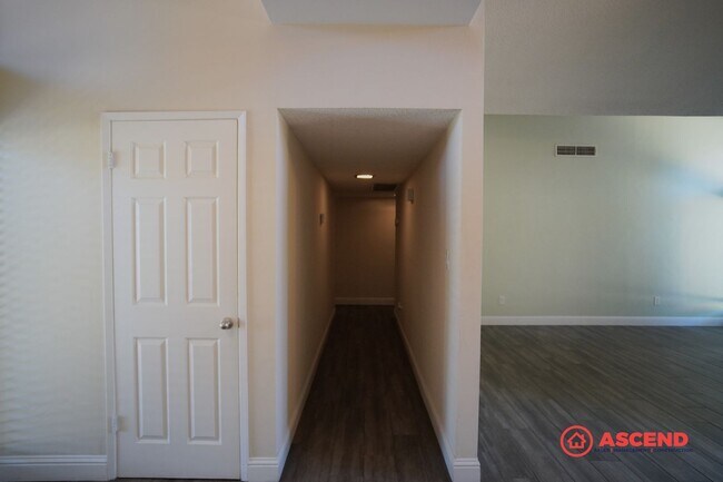 Building Photo - Phenomenal Home Located In Gated Community!