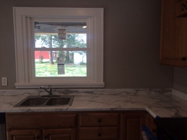 Building Photo - *605 MEADOWLAWN AV*-BG CITY SCHOOLS- $1595...