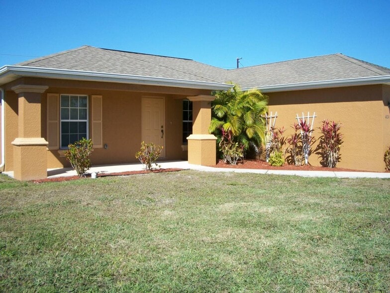 Building Photo - 4124 NE 8th Pl