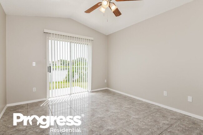 Building Photo - 1420 Brook Hollow Dr