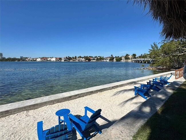 Building Photo - 2 Grove Isle Dr