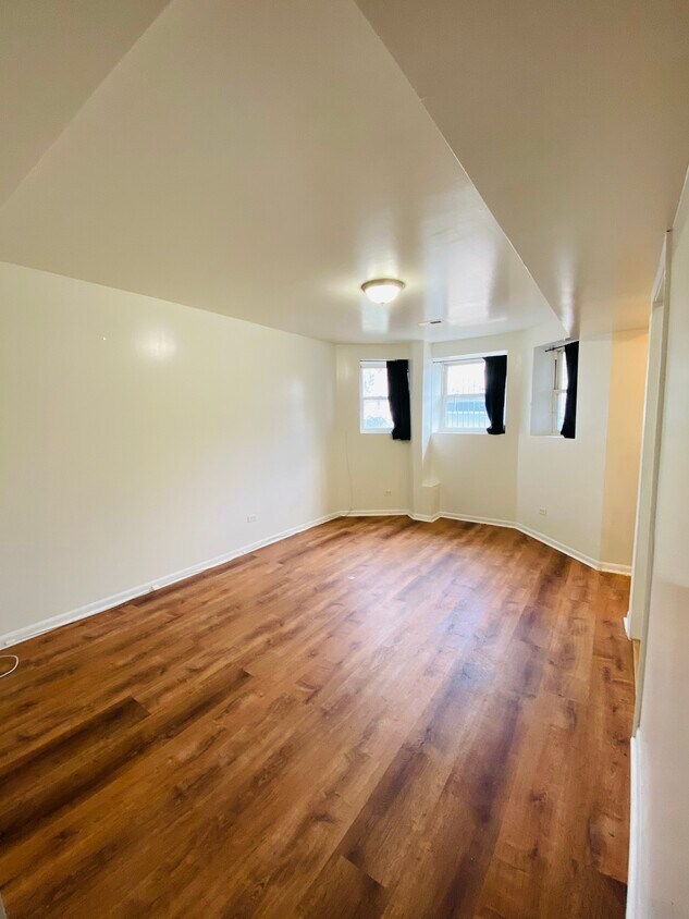Primary Photo - 3604 W Diversey Ave