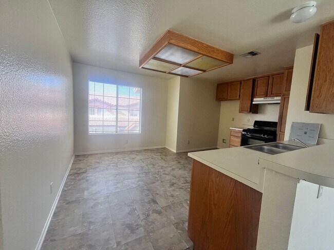 Building Photo - 3 Bedroom Condo in Mentone