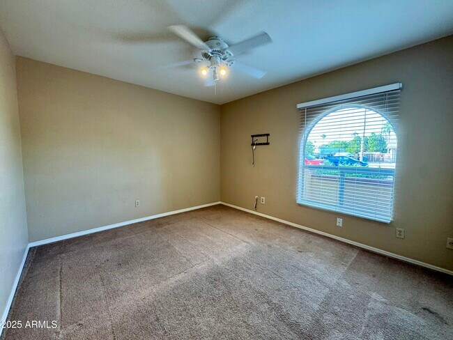 Building Photo - 5121 E Larkspur Dr