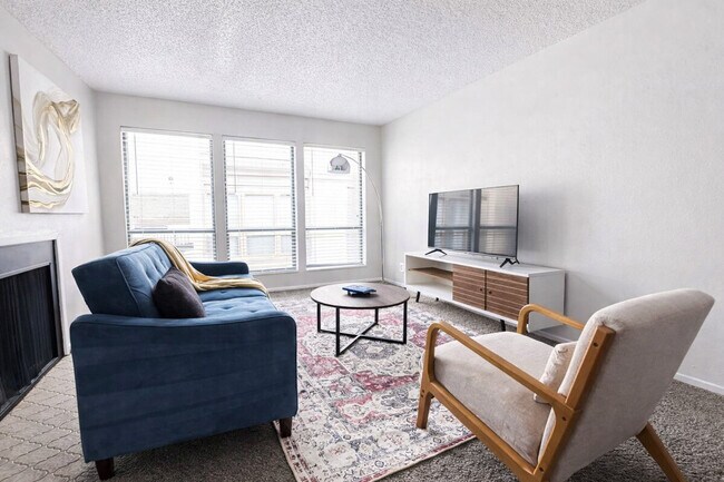 Building Photo - 505 N Rock Rd