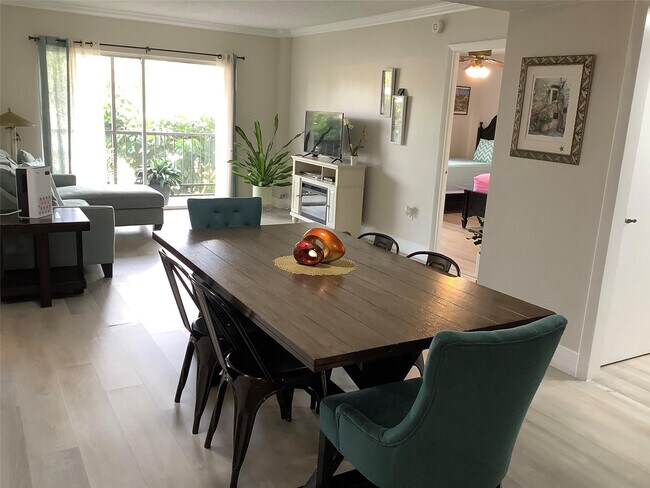 Building Photo - 4174 Inverrary Dr