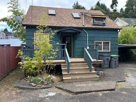 Building Photo - 547 Bond St