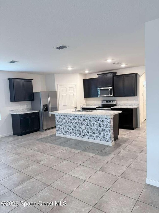 Building Photo - 609 Concha St NW