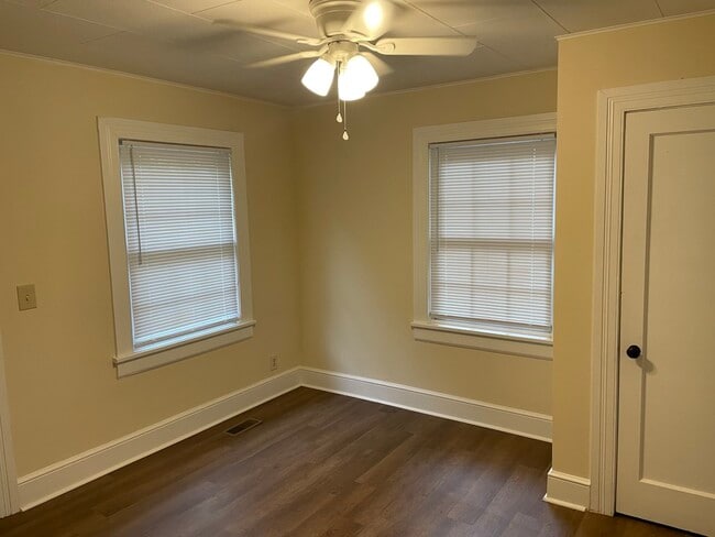 Building Photo - 504 Pearces Rd