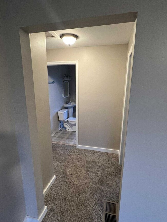 Building Photo - 3 bedroom house for rent
