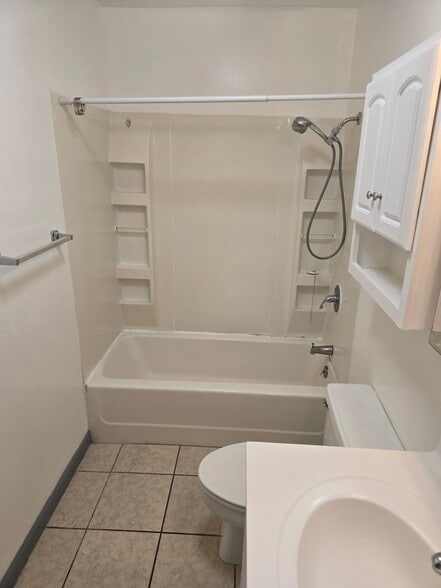 Building Photo - 3401 Hamilton Pl
