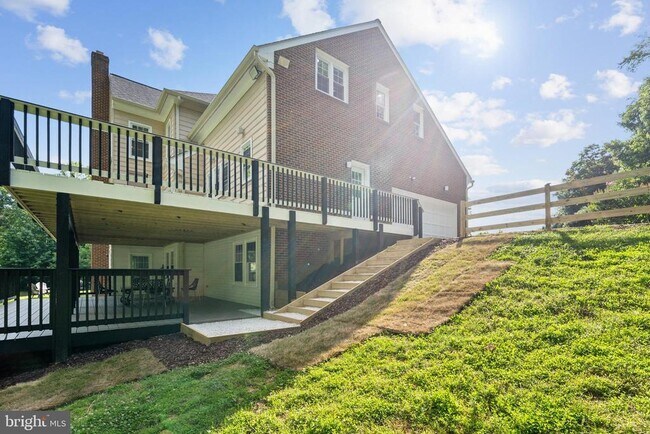 Building Photo - 10899 Woodland Falls Dr