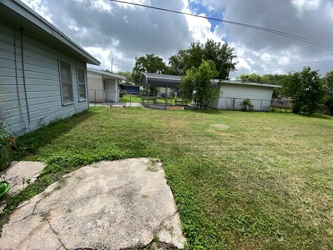 Building Photo - 5917 Kimbrough Dr