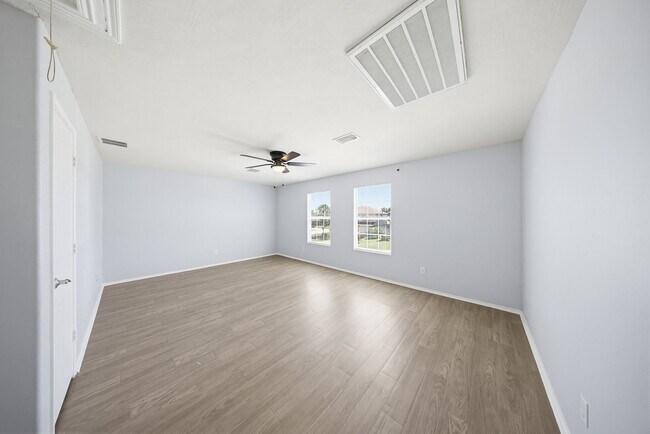 Building Photo - 627 Regal Hollow Ln