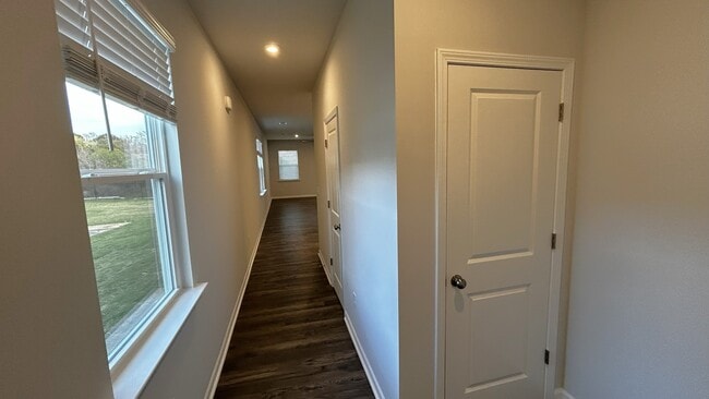 Building Photo - 403 Mariene Dr