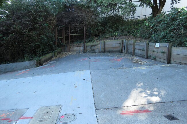 Building Photo - Hidden Gem with Outrageous Views - 1 Bedroom w/ Parking