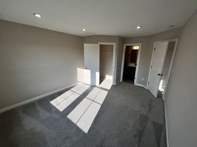 Building Photo - Home For Lease