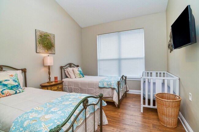 Building Photo - Spacious 4BR Retreat w/ Fenced Yard + Resort Amenities