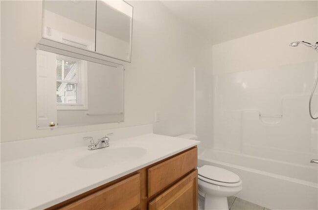 Building Photo - 37 Thayer St